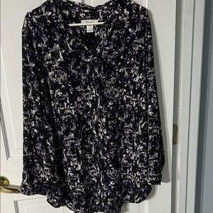 CJ Banks Black and White Abstract Blouse